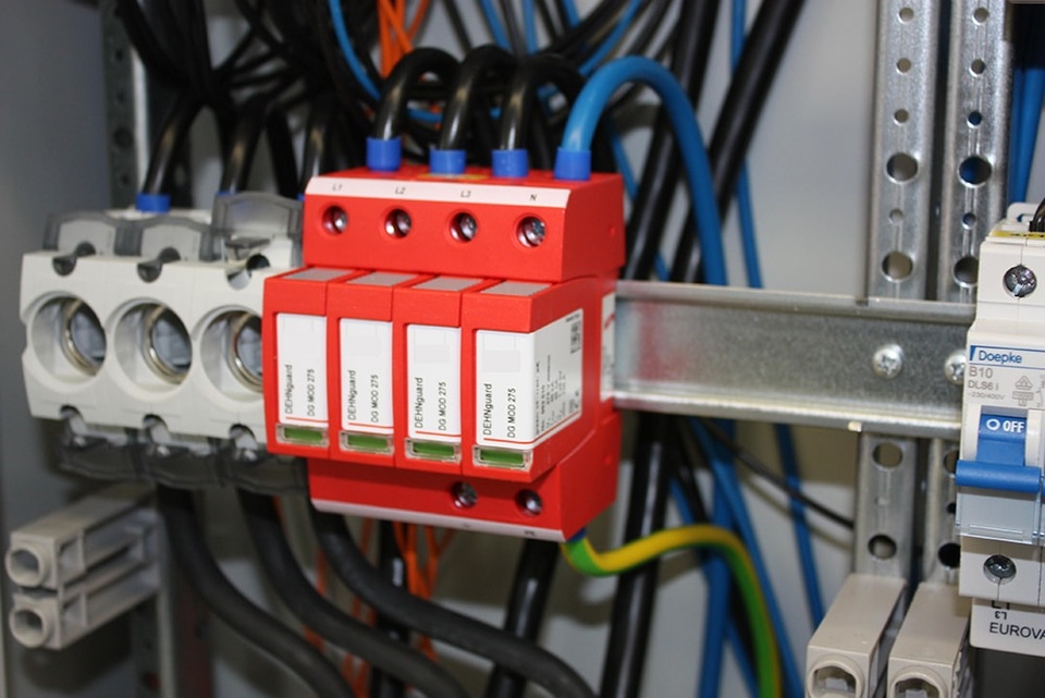 U berspannungsschutz bei EHG Elektro Haimerl Gerhard in Oberschneiding